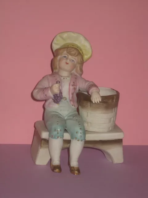 Ancien Petit Sujet en biscuit petit garçon sur banc