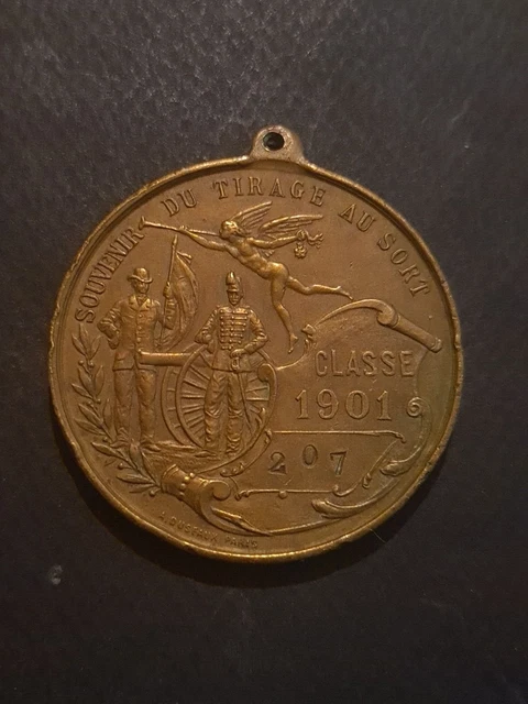 Un insigne  SOUVENIR DU TIRAGE AU SORT CLASSE 1902