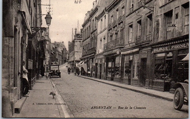 61 ARGENTAN - la rue de la chaussee.