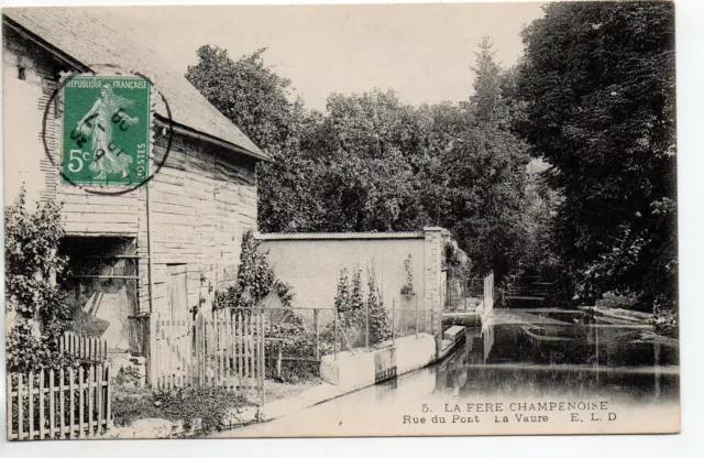 FERE CHAMPENOISE - Marne - CPA 51 - La Vaure - rue du pont