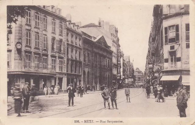 Carte postale ancienne MOSELLE METZ 226 rue Serpenoire