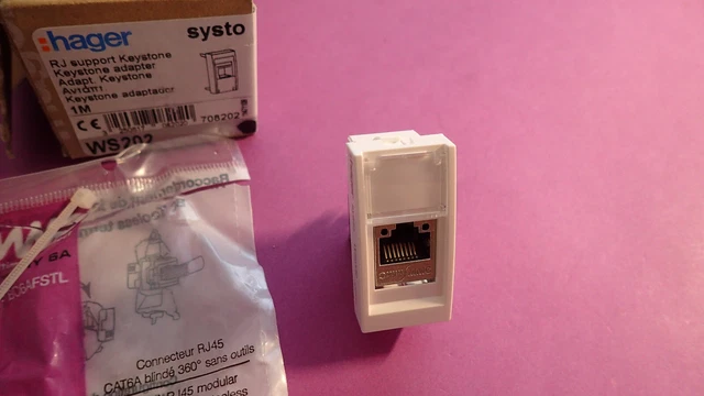 Support Connecteur RJ45 Hager WS202 – Blanc – Pour Plastron Moteur Keystone – Neuf