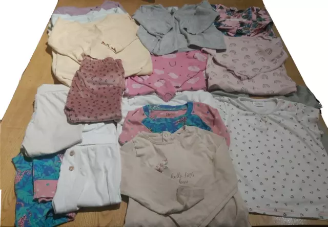 Baby Mädchen Kleidungspaket 12-24 Mths 17 Artikel Oberteile Unterteile Babygrows Westen Sehr Guter Zustand 3