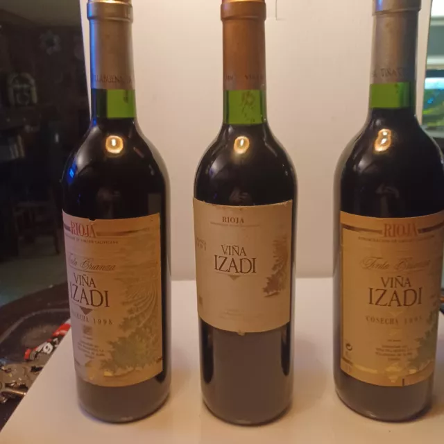 Lote vino Tinto Rioja Crianza Viña IZADI 1998 (2 Botellas) Y 2001