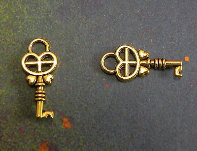 50 Keys Skeleton Key Gold Tone Metal Ornate Charms Pendants Components Wedding