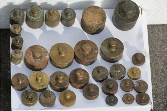KONVOLUT alte antike Messing Gewichte Punzen Marken Sammlung