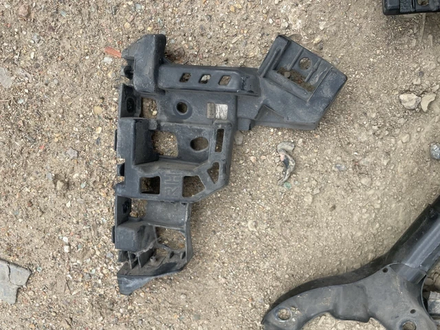 thumbnail interactive-video image 1 of OEM Vauxhall Astra K Front Left Bumper Bracket (2016+) - Genuine Part 39058200 1 of 5