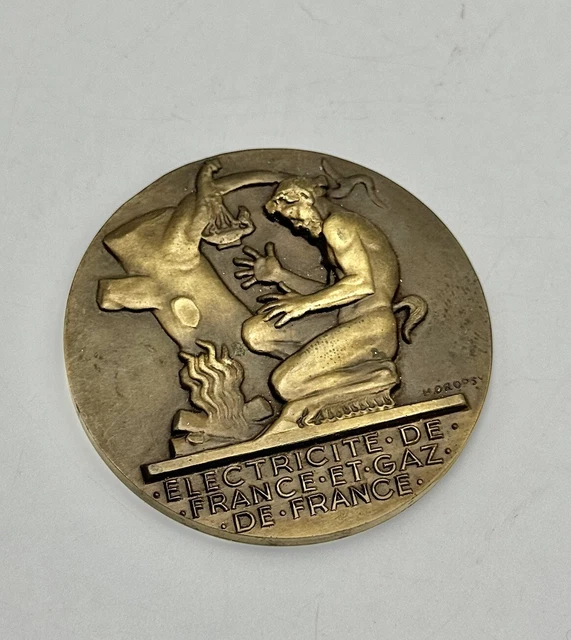 La Médaille du Travail pour les 45 années de service de notre ancien La Médaille du Travail pour les 45 années de service de notre ancien