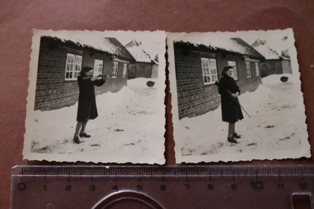 zwei tolle alte Fotos  junge Frau mit Luftgewehr ? Gewehr ? 30-40er Jahre