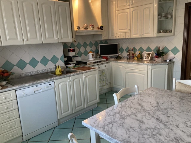 cucina Bellissina completa di elettrodomestici come nuova