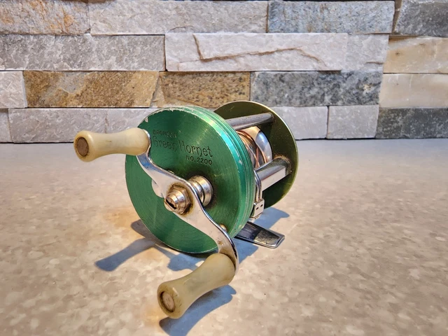 VINTAGE BRONSON GREEN Hornet 2200 Bait Casting Fishing Reel TESTED