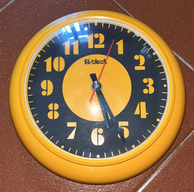 out of The Blue 79/3174 Orologio a Ritroso, Plastica, Bianco/Nero, 28.9 x 5 x 28.6 cm