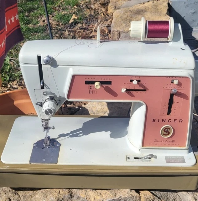 VINTAGE SINGER TOUCH & Sew Special ZigZag Model 626 Sewing Machine 60