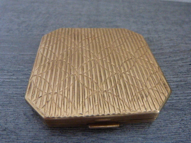 Poudrier en laiton avec insigne SIGNAL CORPS - Militaria Jeep 35