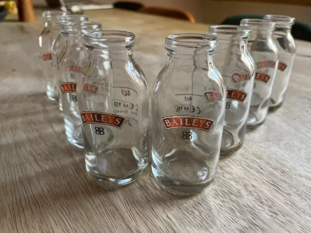 8 x BAILEYS Irish Cream Gläser  NEU, Milchflasche, geeicht 2cl und 4cl