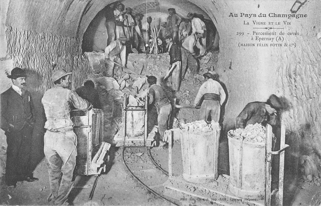 Cpa 51 Au Pays Du Champagne Vine & Wine Cellar Drilling A Pernay House Fel