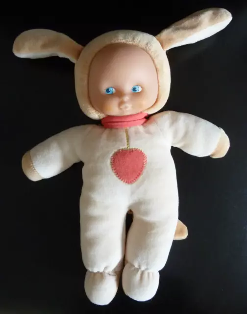 D. DOUDOU PELUCHE AJENA POUPEE FILLE ROSE ECRU DEGUISEE CHIEN 28c COEUR NEUF*