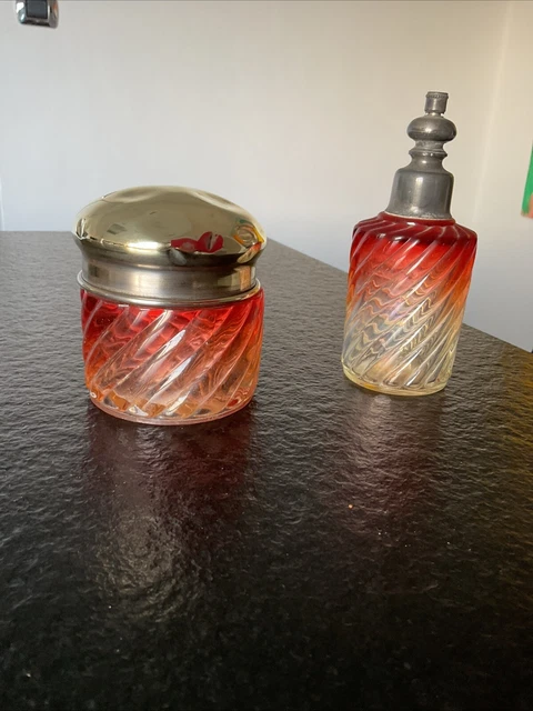 Ensemble de couverts portables en acier inoxydable 4 pièces - réutilisables pour les voyages, le camping, le bureau et l'école - comprend des baguettes, des cuillères, des fourchettes et des couteaux Ensemble de couverts portables en acier inoxydable 4 pièces - réutilisables pour les voyages, le camping, le bureau et l'école - comprend des baguettes, des cuillères, des fourchettes et des couteaux