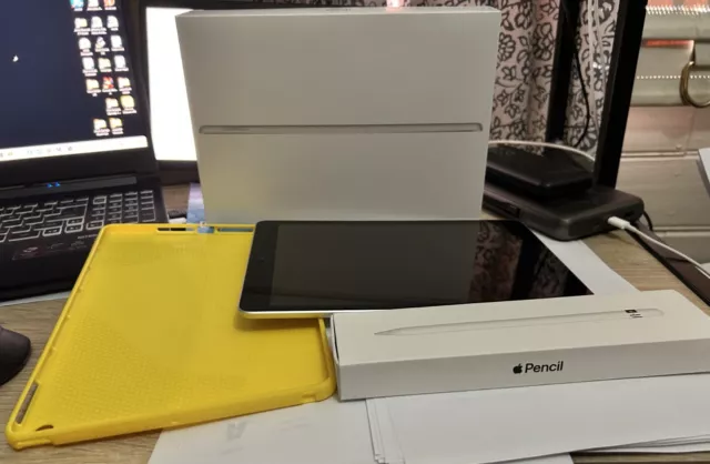 Apple iPad 9th Gen. 64GB, Wi-Fi, 10.2 in - Space Grey, Plus case & Apple Pencil