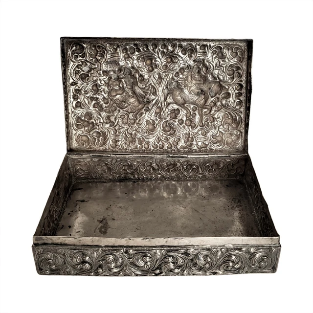 Antique Burmese/Indian Solid Siver Box - Signed  19th C 9