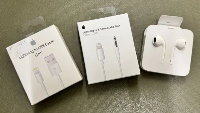 Bulk Apple Lightening Headphones, Lightening To 3.5mm, To USB 1m Cable