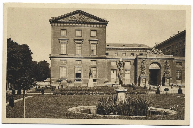 CPA ""METZ - The Palace of Justice and Statue of the Nymph