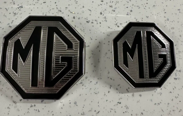 Set Badge MG TF Anteriore/Posteriore – 70 Mm Con 2 Bandiere A Scacchi – Raro