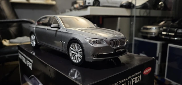 KYOSHO BMW 760LI E66 V12 7 Series Individual Blue Dealer Edition