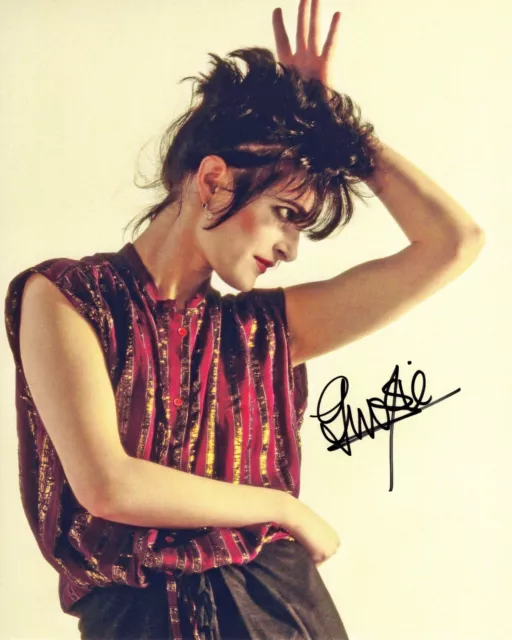 A fantastic 10x8 Autographed Photo of Siouxsie Sioux & CoA
