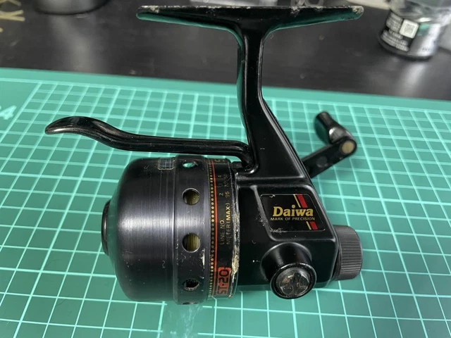 リール Daiwa Striker ST-20 / ST-10 DAIWA STRIKER ST-10 Spinning Reel 15lb/80m Line Capacity