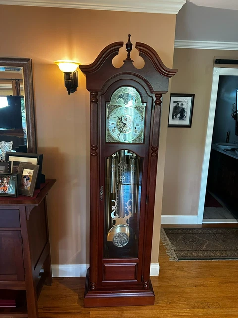 Grandfather clock, hand-built in excellent cosmetic and mechanical condition