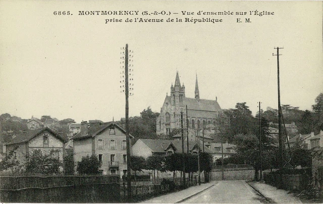 CPA - Montmorency - Vue d'Ensemble sur L'Eglise
