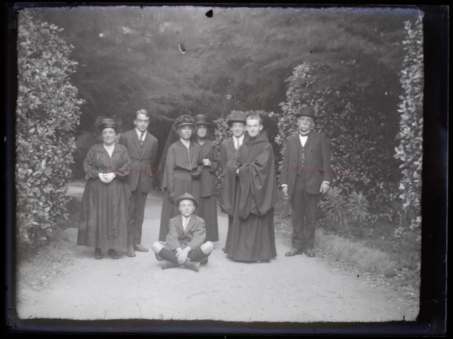 FRANCE Family Monk c1930 Photo Glass Plate NEGATIVE 9x12 cm