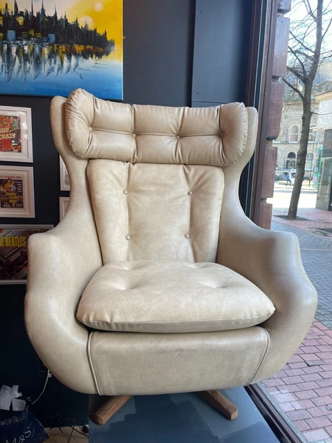 Parker Knoll Statesman Swivel Chair