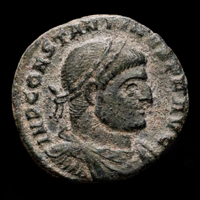 *Lucernae* Constantine I Follis M/F PARL. SOLI INVICTO COMITI. Arles 330-337