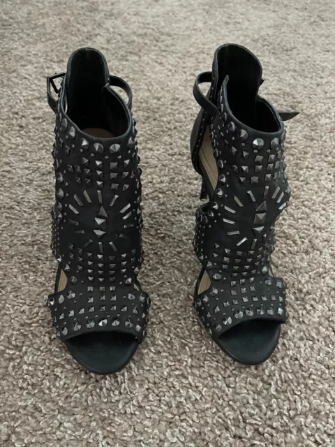 BCBG Maxazria Prose Sandals heels studs size 7 2