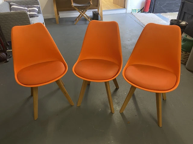 EERO SAARINEN TULIP Armchair Fibreglass Tulip Dining Table Solid