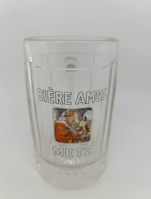 Une chope  bière En Verre Anciennes Bière Amos Publicitaire Émaillé