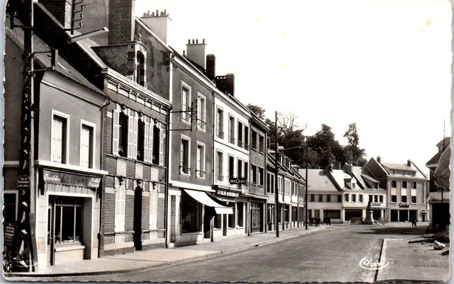 60 BRETEUIL SUR NOYE - la rue de la republique
