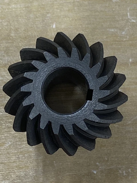 Boston Gear 90 Degree Spiral Miter Gear 3/8" Bore 18 Pitch 18 Teeth  Left Helix