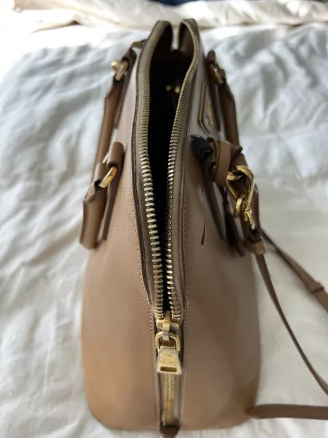 prada vitello daino shoulder bag 3