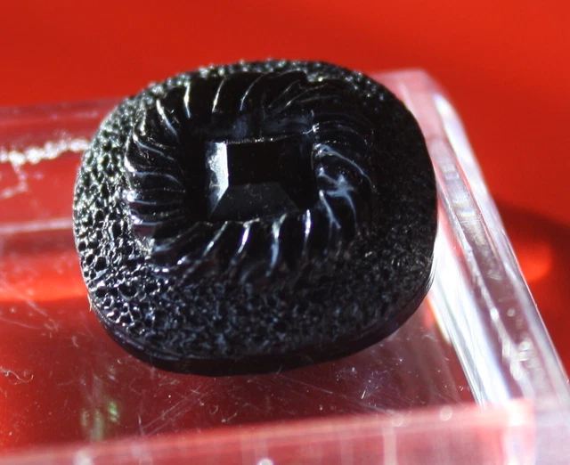 ancien bouton en resine noir cabochon en verre carré épais 2 cm