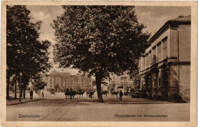 CPA AK DIEDENHOFEN - Bismarckplatz mit Kommandantur (454886)
