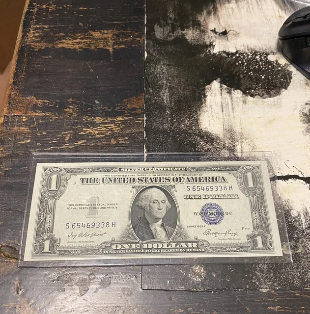 1935-E Silver Certificate $1 Blue Seal - Uncirculated US Paper Money Very Rare