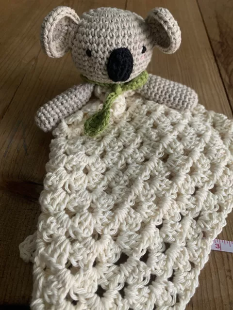 Manta Apego Artesanal Ganchillo Crochet Bebé Recién Nacido Canastilla Koala 2