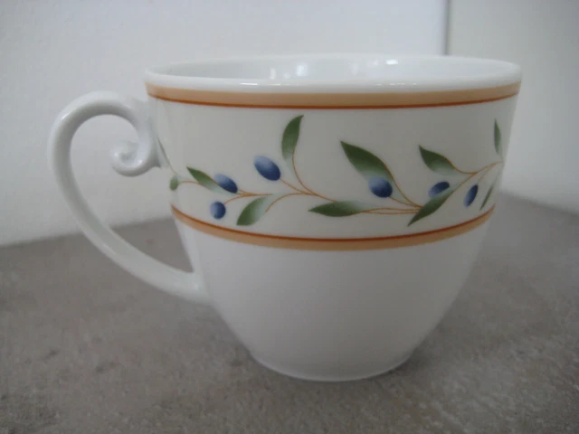 Mitterteich Kaffeetasse Teetasse Porzellan weiss mit Oliven Muster w NEU 2