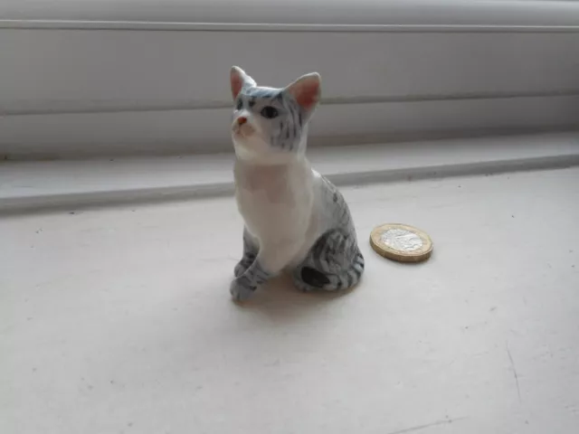 Cat - Beautiful Miniature Ceramic/Pottery - Sitting Silver Grey Tabby And  White