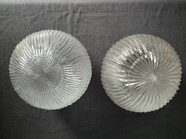 Lot de deux grands globes anciens en verre 3