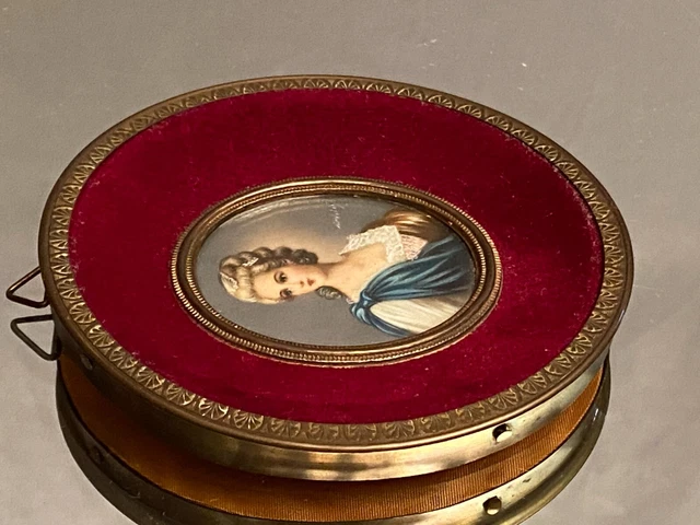Miniature signée au portrait d'élégante 6