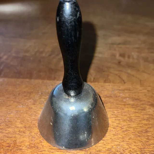 kleine alte Klingel Glocke Metall Holz 9,5 cm